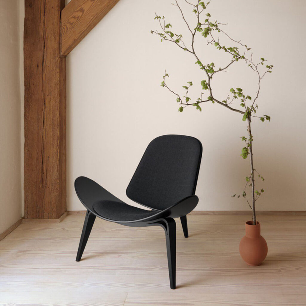 shell chair cat